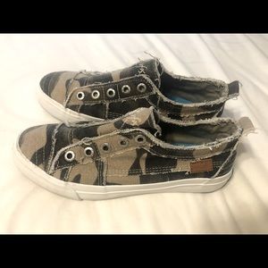 Camp sneakers size 7 womans